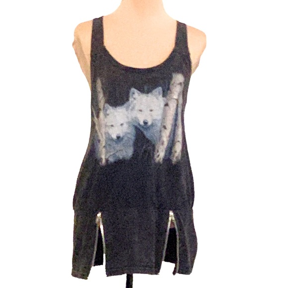 Super lucky Cat Tops - Wolf Tank Top Woman’s Size L